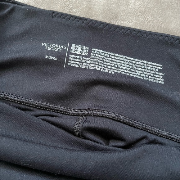 Victoria’s Secret Sport Leggings - with pockets - Picture 3 of 6